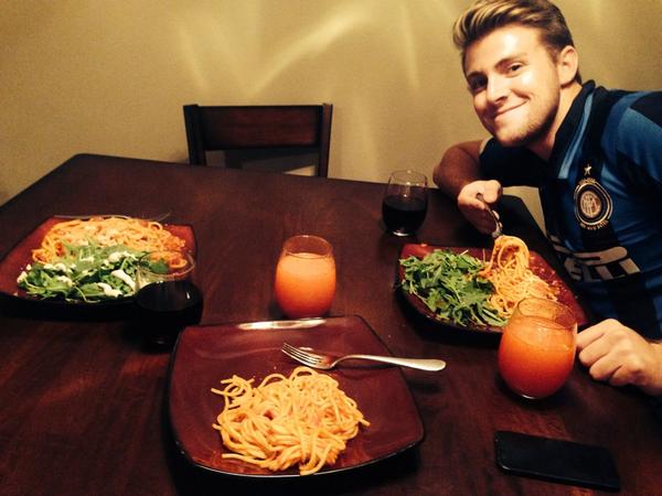OliviaNBCLA's tweet photo. The best boys making me dinner #willharvey #alec #familydinner http://t.co/Q3LYxLEVDZ
