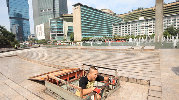 KompasTV's tweet photo. Ternyata di bawah bunderan HI ada bunker lho! Penasaran? Nonton #FUNVENTURE bsk pkl 10.00 WIB http://t.co/WItc8Hs1Go