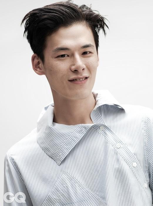 GQKOREA's tweet photo. "성격은 얼굴에서 나타나고 생활은 체형에서 나타나고 본심은 태도에서 나타나고." <지금에서야 알 수 있는 것들> 노승현. 9월 화보 SINCERELY >> http://t.co/OoY7ZejkB0 http://t.co/AOJeJIzyNE