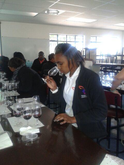 Nomonde_Kubheka's tweet image. @PYDAcademy students kicking off Friday with #WineFaults. New vocab "corktaint", "volatile acidity".