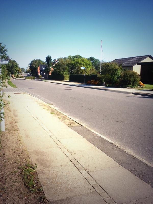 CecilieKClausen's tweet image. Waiting for the bus, such a lovely weather today.. #missboo #sunny #niceday