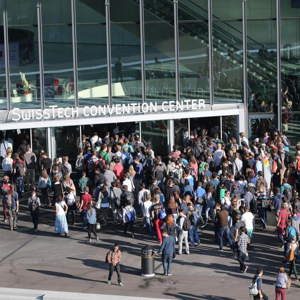 EPFL_en's tweet image. Today is the first day for almost 1500 new students at #epflcampus #welcomeday