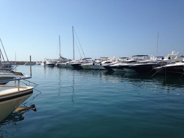 DHIoficial's tweet photo. Y antes de esta gran noche!!! #Nit40HotMix Nos paramos en un puerto maravilloso #Puertoportals #breakfast #DHI #horas http://t.co/7L3msPBHRR