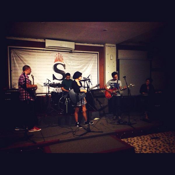 Last night <a href="/SoeltanCafe/">Soeltan Cafe</a> for the <a href="/JikaJayaRadio/">Jika Jaya Radio</a> event with the fam-band, <a href="/sukmapieters/">sukma pieters</a> @vinaTM4 <a href="/esaTM10/">esa</a> <a href="/atuz_mbouw/">Atuz Mbouw</a>!🎶