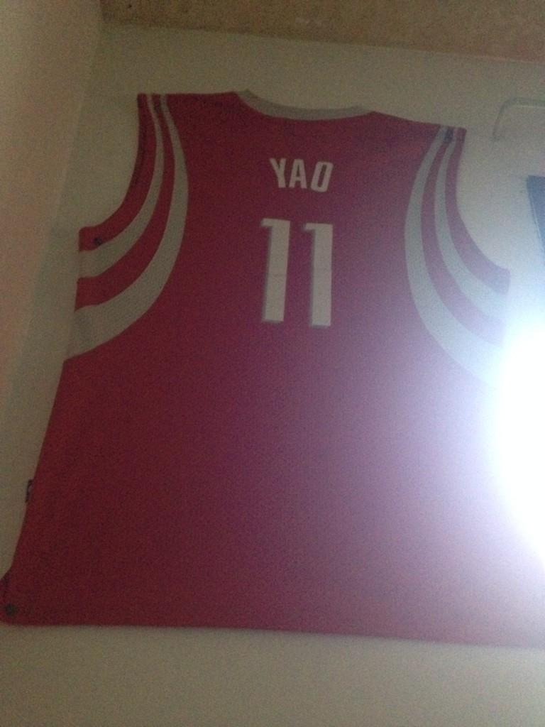 Yao Ming! Yao Ming! Yao Ming Yao Ming! Yaooo Ming! Yaooo ming! happy birthday GOAT! 