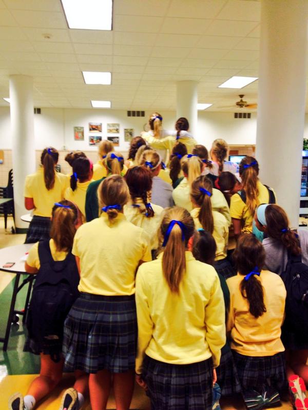 sjaspirit's tweet photo. Showing our love and support for the sluh community. 💙 thinking of all of you today. http://t.co/fIE9lc2JM2