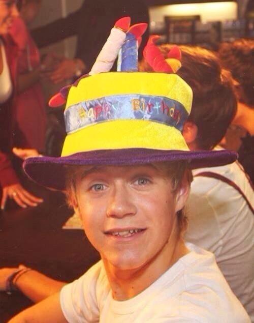 Happy birthday  One direction
Niall horan  09/13               Niall       (>_<)                 