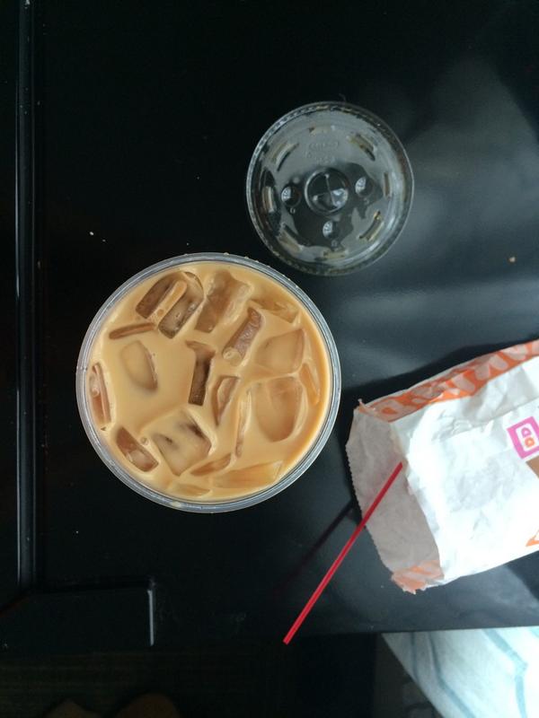 SCHNEEBBBB's tweet photo. Do your roomies surprise you with iced coffee? @BreannaSmith23 #twitterlesslo http://t.co/d2BrxPcJWl