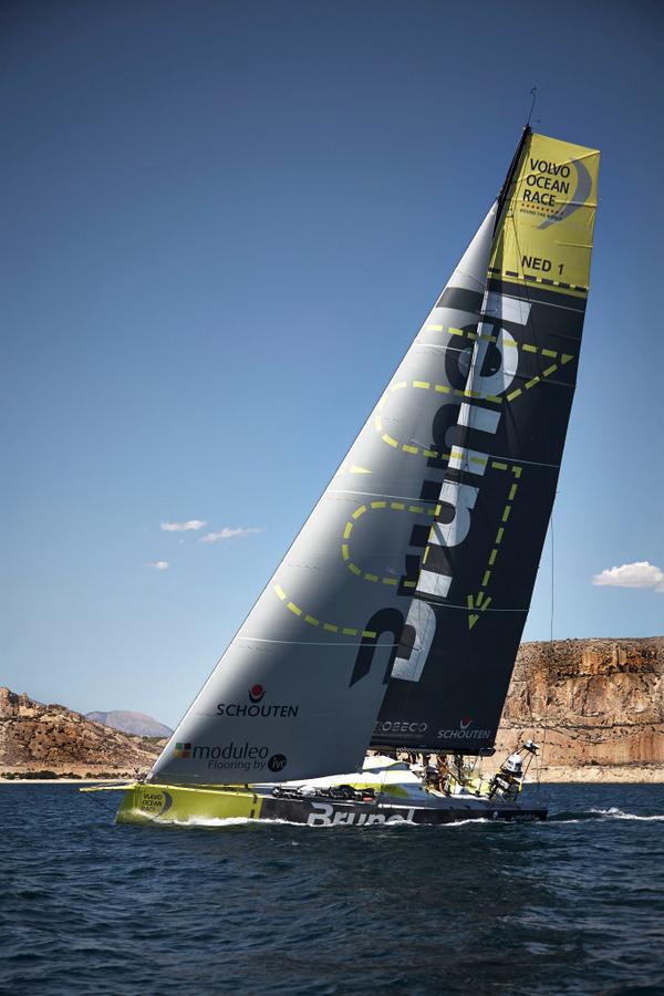 RJMetselaar's tweet photo. Leg Zero successfully kicked off. After a not so good start, Team Brunel is sailing in fifth position.#volvooceanrace http://t.co/6LGkmiQ4T3