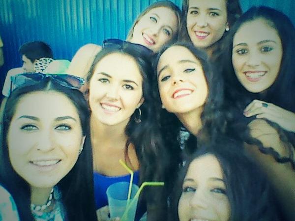 Yaniracerrillo's tweet photo. A tope ayer con mis niñas 🎶 💃 💖 #FDV14 http://t.co/vSzjhLESJ3