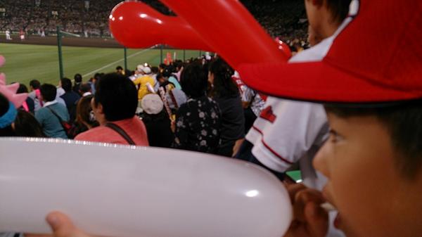 Tomokun185's tweet photo. 風船は準備万端なのに
粘れよ福井！
 甲子園で輝いていたあの時を思い出せ！ http://t.co/viM2jdEWWK