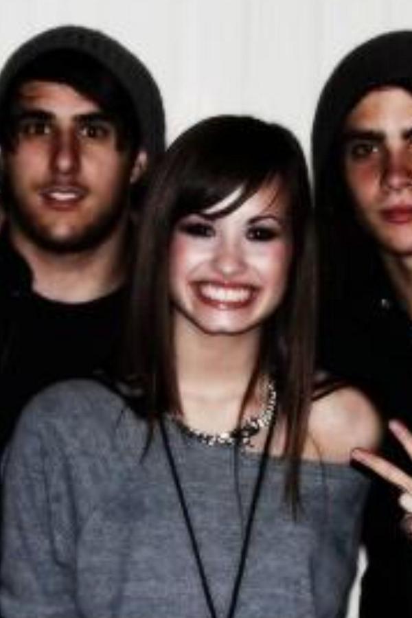 csuedera's tweet photo. Love you 💜 @ddlovato http://t.co/4RgGfgXNOJ
