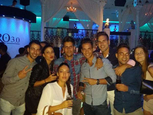 cminguez_Javi's tweet photo. @Vickygm92 @piru_calamonte @angel01414591 @AlyDelAlamo @21samuel11 @ivanrodriiguez  #jorge #jose buen cumpleaños haha http://t.co/1JabDD0JtG