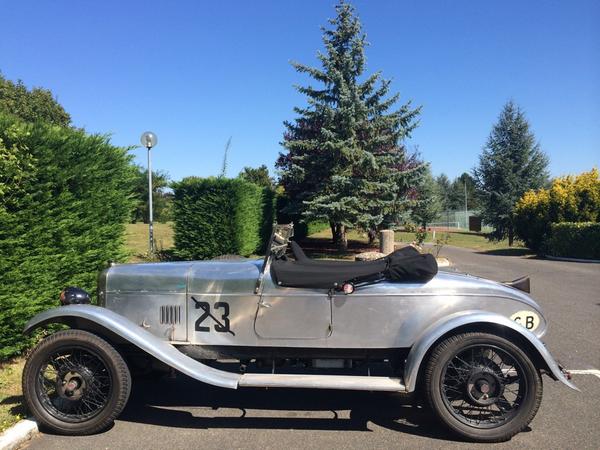 BicesterH's tweet photo. @Historit @1250Alvis @AlvisOwnerClubP @AlvisNo1 197 miles this morning, 29mpg and no oil consumed or dropped.  Flying http://t.co/wBoO1rGKKe