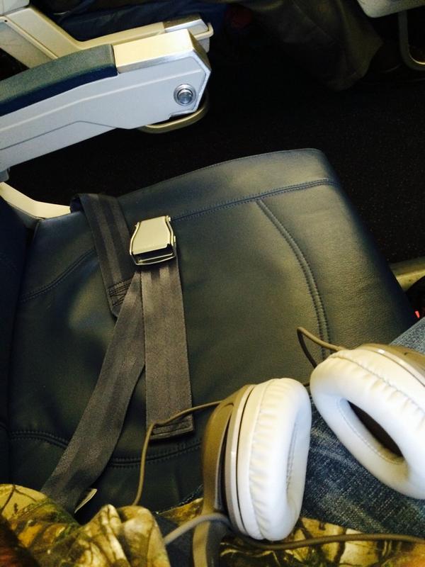 CulpepperJr's tweet photo. Thanks for the leg room @BoogerBottom !! #redneckfirstclass http://t.co/s3KuyDiiue