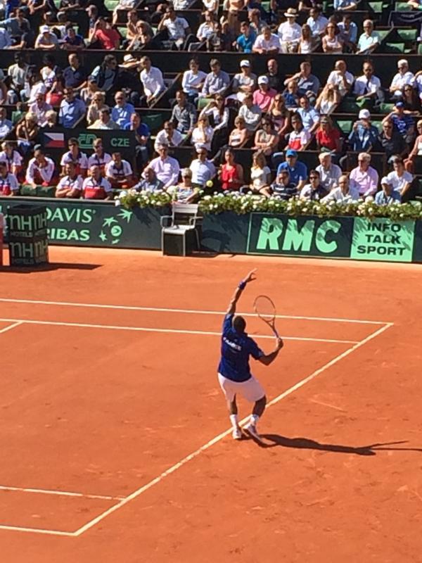 BeaussierPL's tweet photo. Démonstration de @tsonga7 sur le central!!! #FRACZE #KickExter #TropPuissant http://t.co/l8S9LZs8Fk