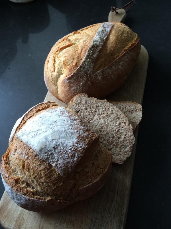 monamieliving's tweet photo. Amazing loaves from @garagebakehouse #localfreshbread http://t.co/KU7ocl0gu6