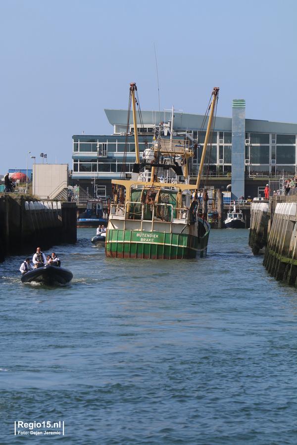 regio15's tweet photo. Om 18:08 is het hoog water op Scheveningen. Tot die tijd gaat de #BRA2 niet voor- of achteruit.... #Scheveingen http://t.co/ZitPMdFWOg