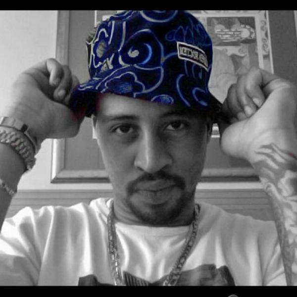 KopsLenyora's tweet photo. Cc @dave_gwap "@larrythelame: a huuuuuge s/o to luda #CarpenNoctemBucketHat http://t.co/Yryec8D4yx"