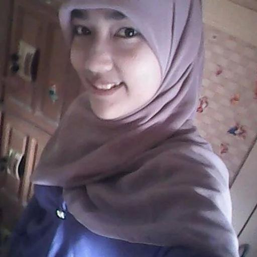 KesyaMaya's tweet photo. BEM HKM UNSYAH.tindk tegas nich aym kmpus lo trina mayadiana jurusan ilmu hukum unsyah.atau krna jrng" ada fto bgini http://t.co/kMlYTSW18k