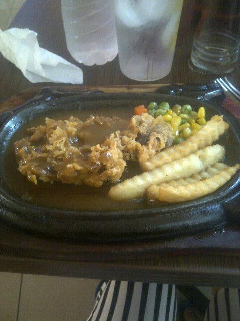 *dine* at mall cijantung with shendy ahaaaa