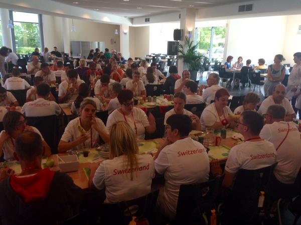 'Onze' Zwitserse atleten op bezoek bij #kluwer. Enghousiast en fiervoor de aanvang van de #specialolympics #so14