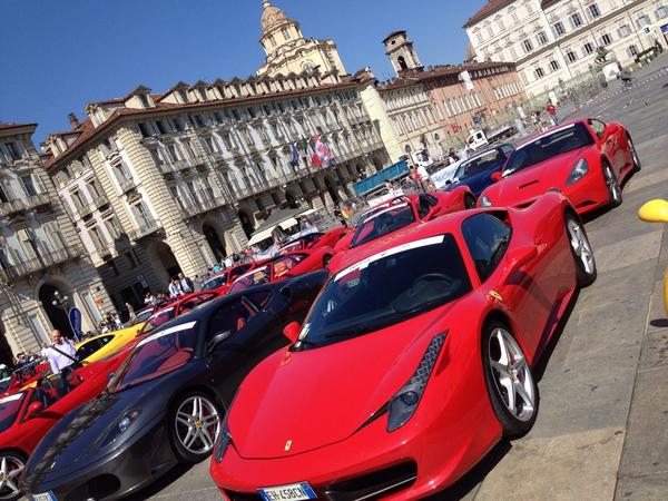 FeliciaMessineo's tweet photo. "@palazzomadamato: Un veduta di piazza castello piena di #rosse #ferrari @InsideFerrari @MuseoFerrari http://t.co/UvZOaWme50 @Mario_Librizzi