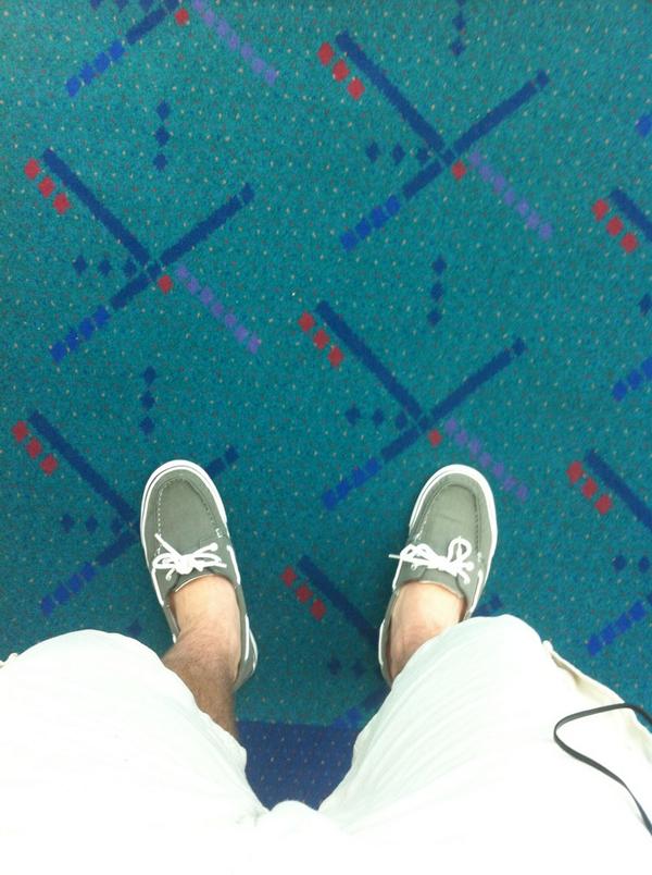 jcost_3's tweet photo. Leaving one home, but headed to the other! #byepdx #hellosocal #pdxcarpet #pdxbestairport http://t.co/YDiRArOYO7