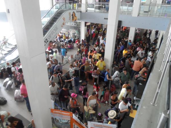 aeroporlamar's tweet photo. #EnVacaciones2014 Aeropuerto Santiago Mariño atiende éxodo de temporadistas @BAERVenezuela @AcuaticoyAereo http://t.co/VRqn0b2Dyv