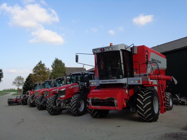 RickdeFeijter's tweet photo. Machinepark 2014 #akkerbouwbedrijf #Dersken #deFeijter http://t.co/x820q0DY6E