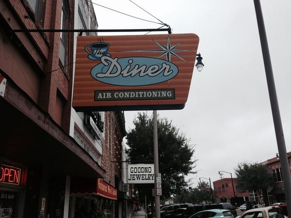 YourHRResource's tweet photo. Team 1 Bonus!! The Diner - showcased on Triple D!! Woot! Woot! #LN15 @leadrshipnorman http://t.co/Id5Ax5lYNq