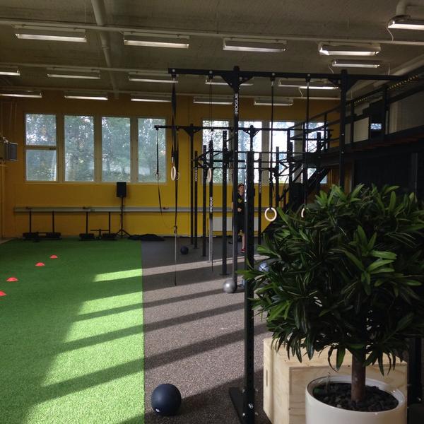 IkonenMinna's tweet photo. Feeling energized and ready for the weekend! Great workout @TFWHelsinki #tfw #hallussa #weekend #TGIF http://t.co/U9tNBGXfiW