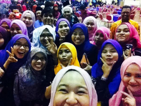 tkdkolej's tweet photo. kami dengan Rektor http://t.co/7384i7SOLs