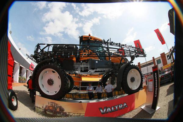 AGCOcorp's tweet image. An interesting view of #Valtra at #Expointer2014. #tractor #farmshow