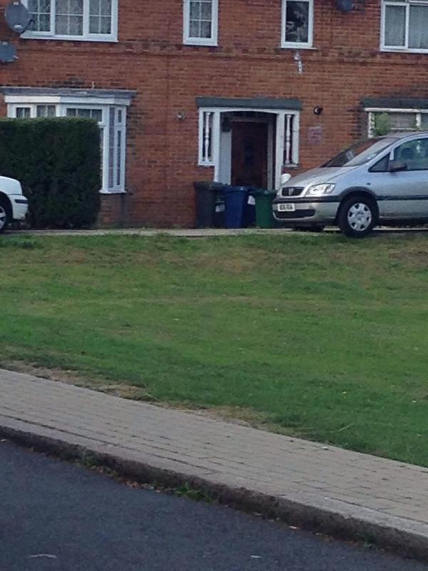 _omardinho's tweet photo. How has my brother just sent me pictures and videos of our old house back in London. http://t.co/SAm9nMA0sn