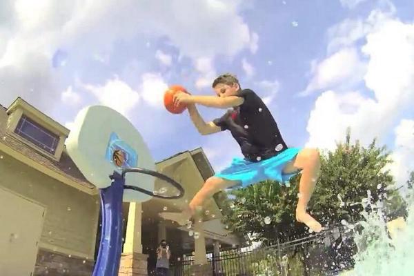 choosemattyb's tweet photo. @MattyBRaps I loved your new vlog serie! That's my favorite part haha 🏊🏀 #MattyBSports http://t.co/tRffMmVw0K