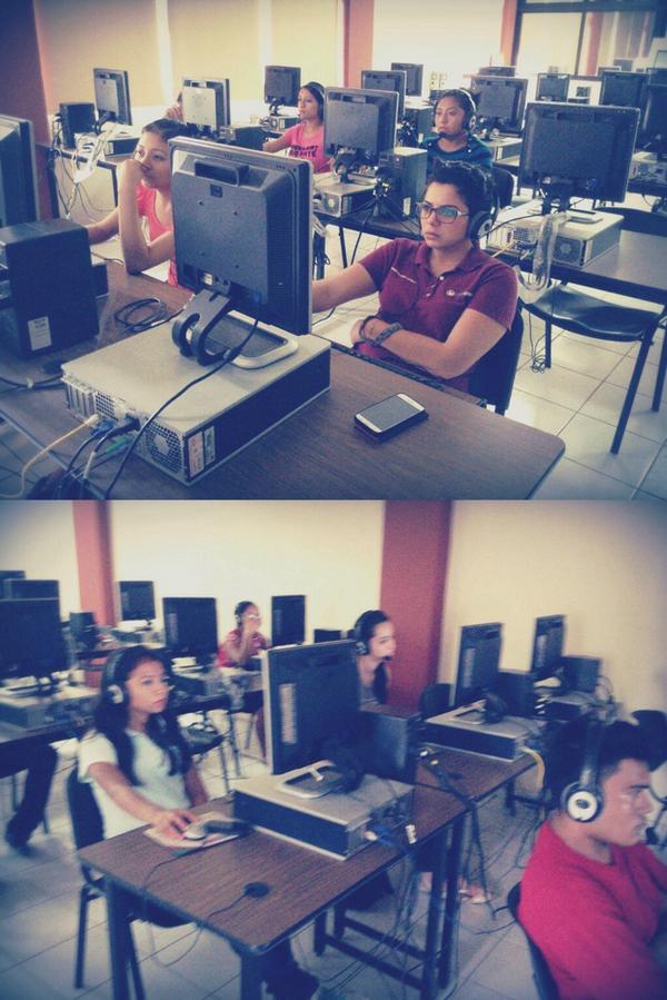 ddaITESCHAM's tweet image. En este momento estudiantes y personal presenta English Placement Test @itescham #proyecta100000 #soyloquesueñoser