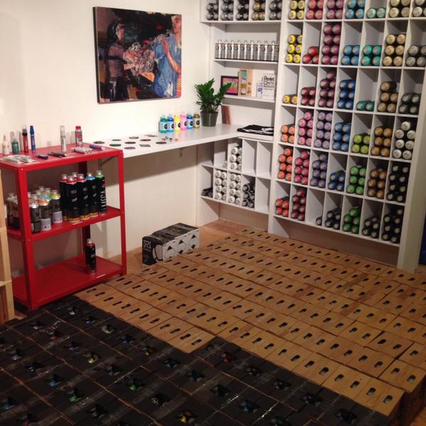 Layoutartsupply's tweet image. Our shippers pulled a nice move today and got our pallet in before the weekend 🙏