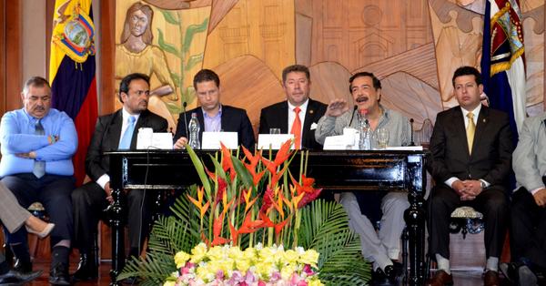 GADGuaranda's tweet photo. Rueda de prensa con los medios de comunicación locales y nacionales. http://t.co/JPwPHjw9zV