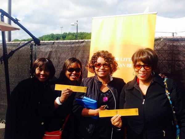 LifeYouWantTour's tweet image. Congratulations to these lucky ladies on their #LifeYouWantDET seat upgrade from @WellsFargo! #smallishuge