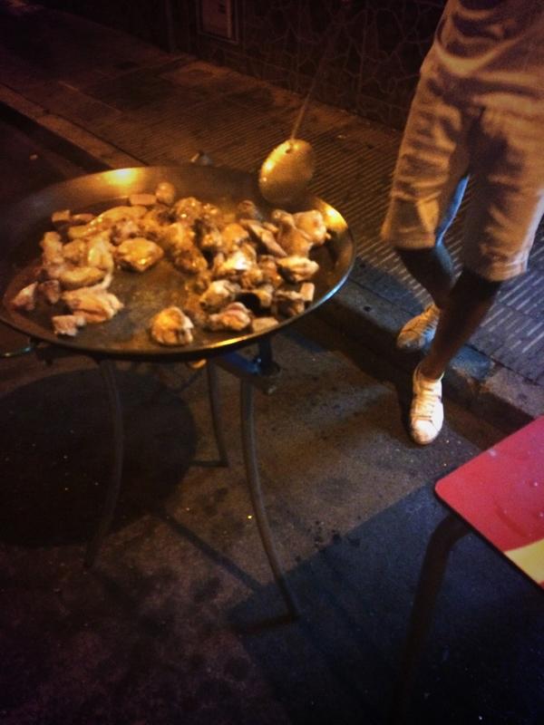 PaQueMes's tweet photo. Paella del chef @AdrianPeralta14 http://t.co/caBCFpwQxY