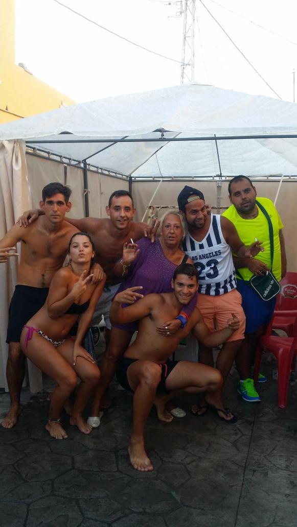 10toniRJ's tweet photo. "@alv_asier: @andy_ibaez @14Jessii @10toniRJ @alv_asier buen diaaa!!!😊😊😊😊 http://t.co/cmUuEihTeb"