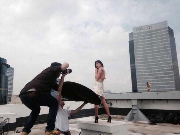 En sesión de fotos con <a href="/XimenaAyala/">Ximena Ayala</a> Próximamente en portada! ”/ <a href="/angelapatinos/">angela patiño</a> y <a href="/albertohive/">Alberto Hidalgo</a> Rock style 💋👠👠💫🔝