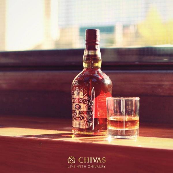 ChivasRegalVe's tweet photo. Chivas Regal es mucho más que una bebida. Es una mezcla de una de sensaciones que sobresalen entre la multitud. http://t.co/m3zixY93Wp