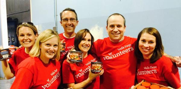 jenatemple's tweet image. .@WellsFargo CLG Comms volunteers @SFMFoodBank! @AmyInjaianWF @JMansfieldWF @hsdoherty @KurtSchroederWF #smallishuge