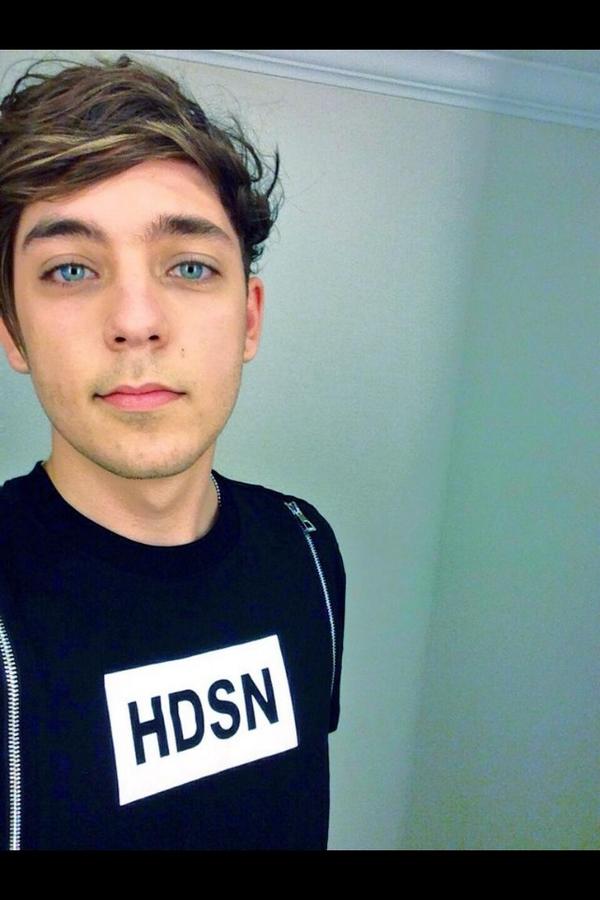 LoveHarrison_CK tweet picture