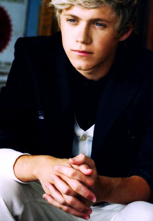 My love, 21 ok? Ok.
HAPPY BIRTHDAY MY LOVE! NIALL HORAN YOURE SO VERY OLD! :D  