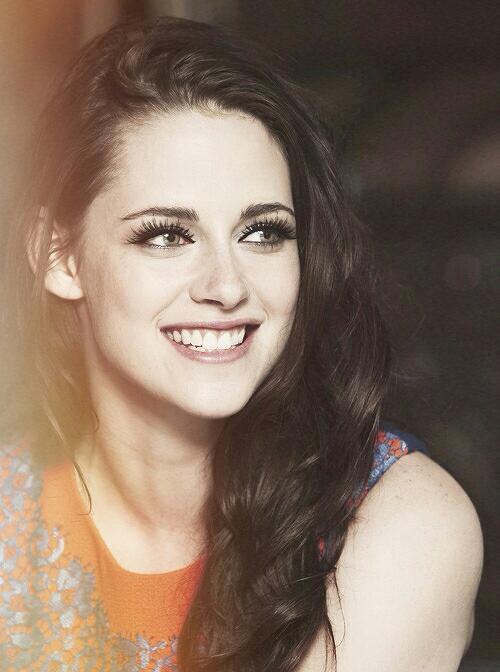 I know that this is a pic of Kristen but she will always be our Bella so HAPPY BIRTHDAY BELLA SWAN   