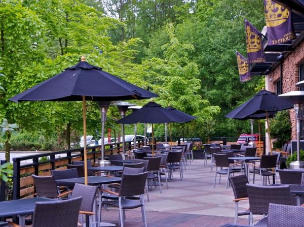 Taking advantage of this weather by headin to <a href="/VillageTaphouse/">The Village Taphouse</a> at <a href="/parkroyal/">Park Royal</a> for their <a href="/MillStreetBrew/">Mill Street Brewery</a> Lager Special!