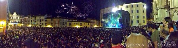 Cuencaen170's tweet photo. ¿Has visto alguna vez el paraíso?
Pues aquí lo tienes.
#SanMateo2014  #Cuenca
Disfrútenlo!!!! http://t.co/HL2C1wJgsI